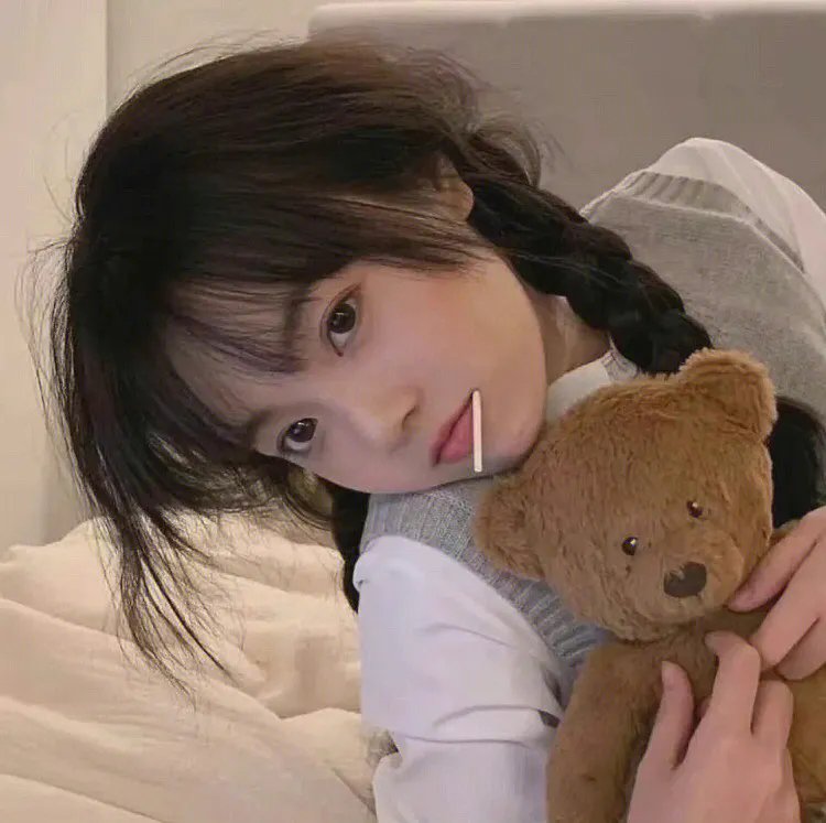 没有耳朵的兔子和两只耳朵的小鸡